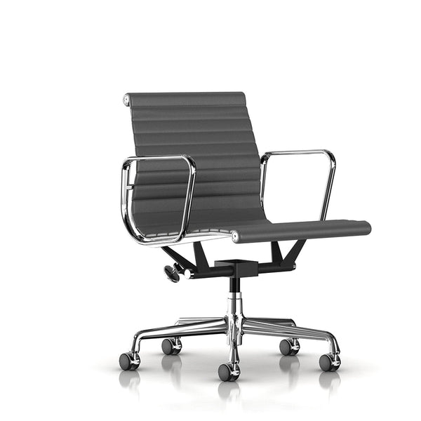 Eames® Aluminium Group Management Chair - Herman Miller - Open Room