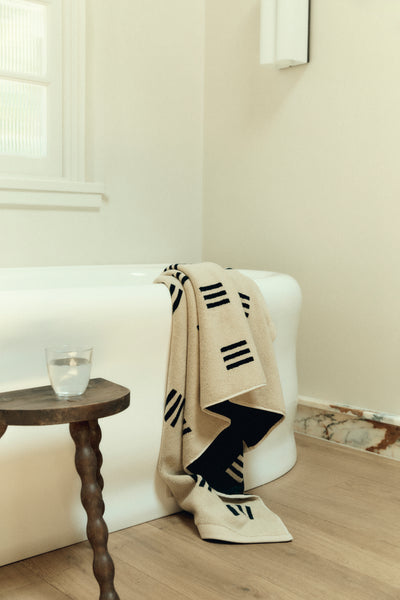 BAINA Organic Cotton CLAREMONT Bath Towel Sand & Noir