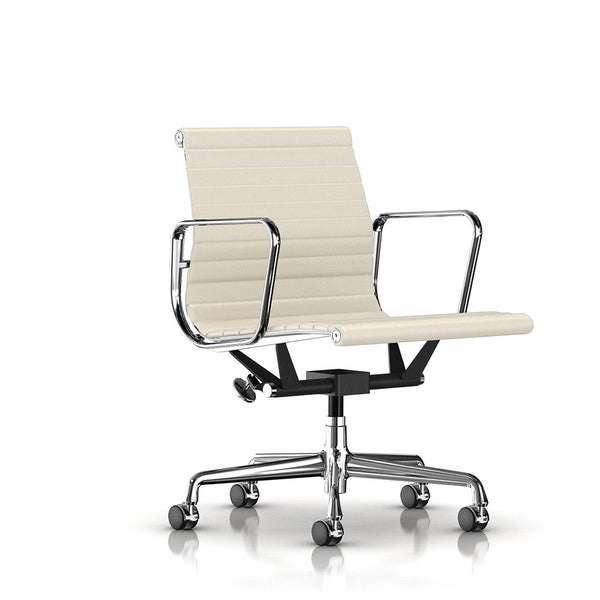 Eames® Aluminium Group Management Chair - Herman Miller - Open Room