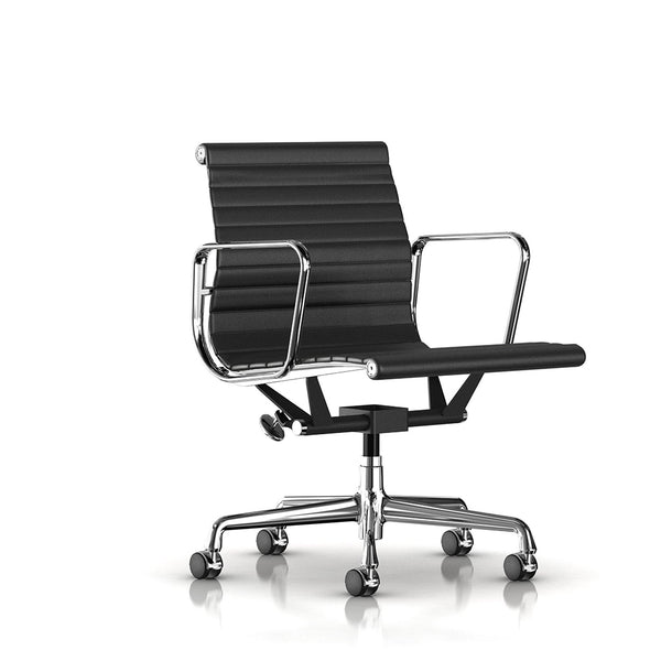 Eames® Aluminium Group Management Chair - Herman Miller - Open Room