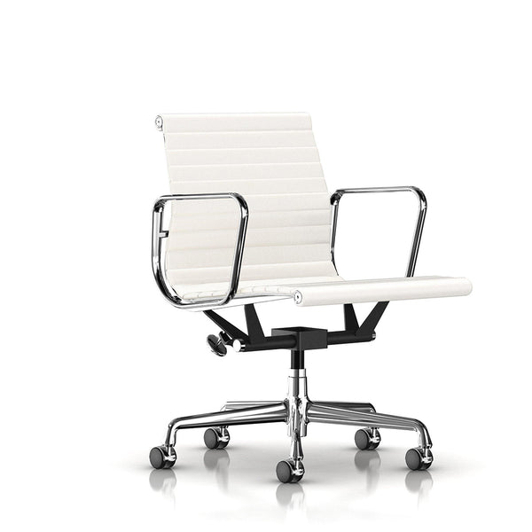 Eames® Aluminium Group Management Chair - Herman Miller - Open Room